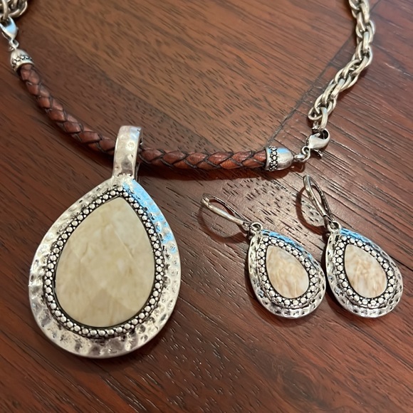 Premier Designs Reversible Necklace & Earrings Set - Picture 3 of 4